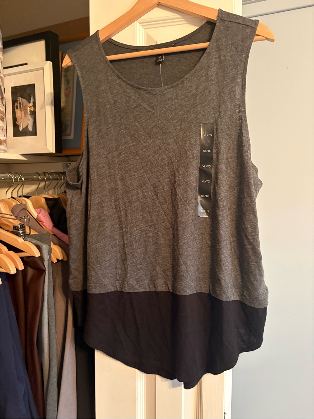 Banana Republic Sleeveless Two-Tone Gray and Black Women's Tank Top